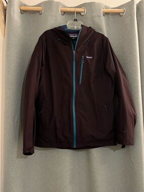 Patagonia-Women’s Medium-Lightweight Insulated Jacket-Burgundy Coat